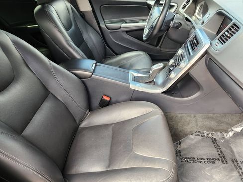 Used 2018 Volvo V60 T5 Cross Country w/ Convenience Package AWD/4WD image 5