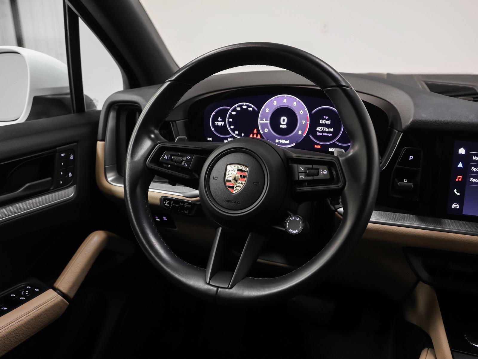 Certified 2024 Porsche Cayenne AWD/4WD image 28