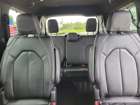 Used 2021 Chrysler Pacifica Touring-L w/ Premium & Safety Sphere Group FWD image 16