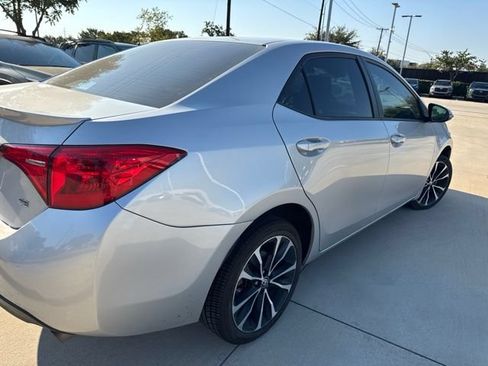 Used 2018 Toyota Corolla SE FWD image 3