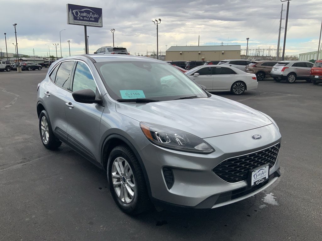 Used 2022 Ford Escape SE w/ Cold Weather Package AWD/4WD image 4