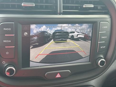 Used 2025 Kia Soul LX w/ LX Technology Package FWD image 16