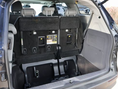 Used 2024 Toyota Sienna XLE image 14