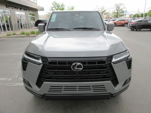 Used 2025 Lexus GX 550 w/ Accessory Package (Z1) image 14