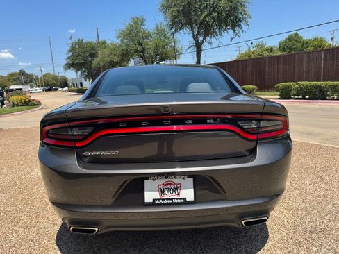 Used 2020 Dodge Charger SXT RWD image 8