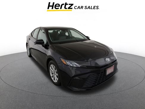 Used 2025 Toyota Camry LE image 1