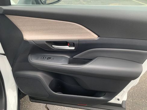 New 2026 Toyota Grand Highlander Limited image 19