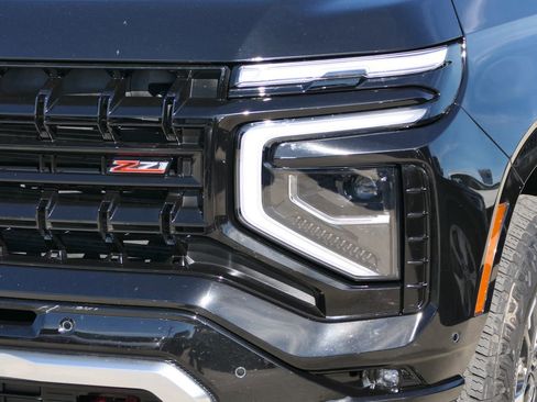 Used 2025 Chevrolet Suburban Z71 AWD/4WD image 8