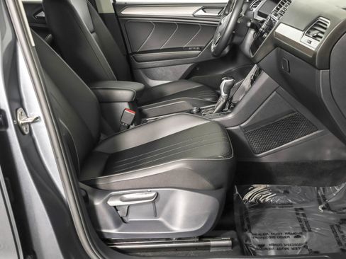 Used 2023 Volkswagen Tiguan SE image 42