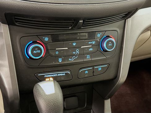 Used 2017 Ford Escape SE image 23