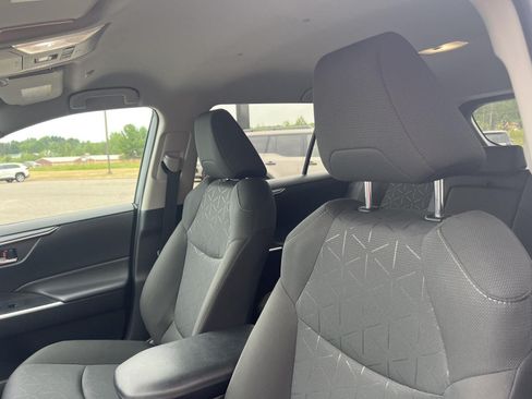 Used 2024 Toyota RAV4 XLE AWD/4WD image 2