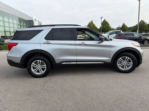 Used 2024 Ford Explorer XLT w/ Equipment Group 202A AWD/4WD image 8