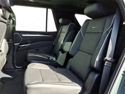 New 2026 Cadillac Escalade Luxury image 7