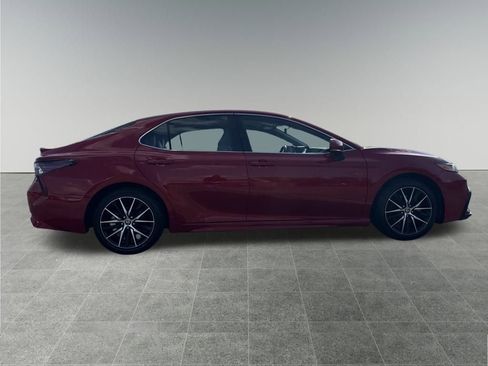 Used 2022 Toyota Camry SE image 7