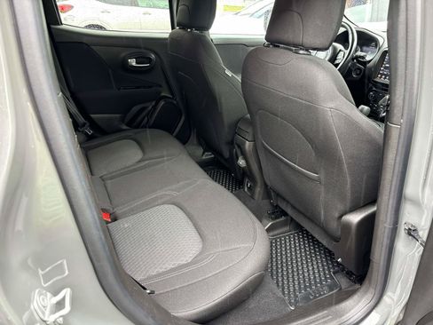 Used 2021 Jeep Renegade Latitude AWD/4WD image 9