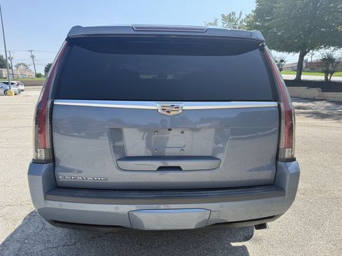 Used 2016 Cadillac Escalade Luxury AWD/4WD image 7