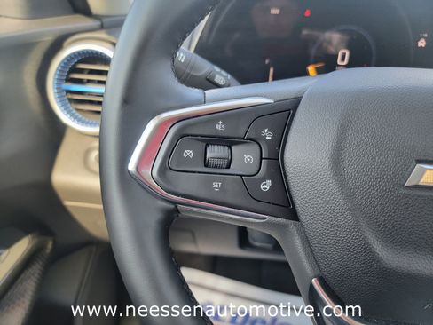 Used 2025 Chevrolet Trax LT w/ LT Convenience Package image 17