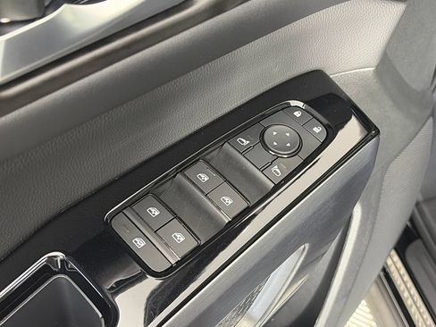 Used 2026 Nissan Pathfinder SL w/ SL Premium Package AWD/4WD image 25