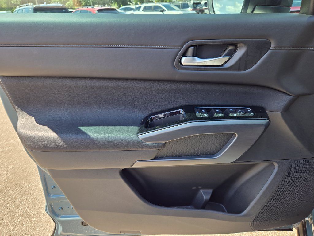 New 2026 Nissan Pathfinder SL FWD image 18
