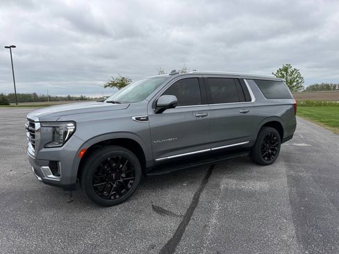 Used 2022 GMC Yukon XL SLT w/ SLT Premium Package AWD/4WD image 10