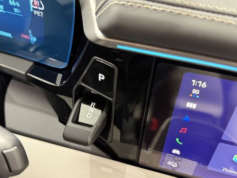 New 2026 Porsche Macan 4 Electric image 38