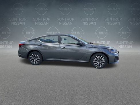 Used 2025 Nissan Altima 2.5 SV image 9