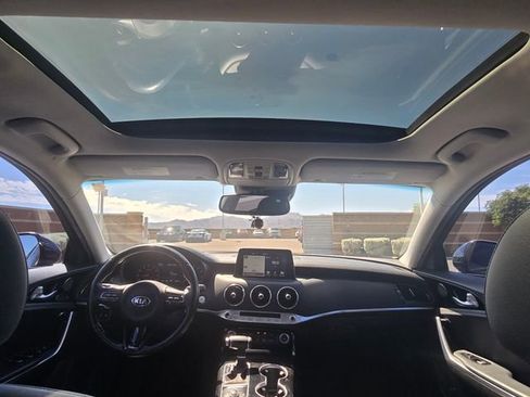 Used 2018 Kia Stinger Premium image 21