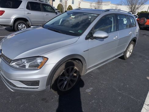 Used 2017 Volkswagen Golf Alltrack SE image 5