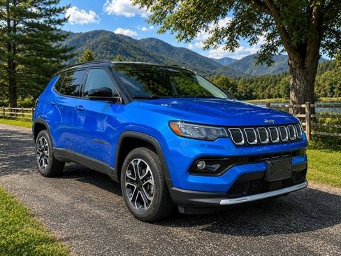 Used 2022 Jeep Compass Limited AWD/4WD image 1