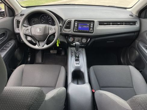 Used 2022 Honda HR-V LX image 9