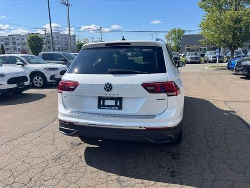 Used 2023 Volkswagen Tiguan SE AWD/4WD image 11