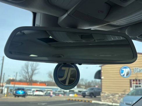 Used 2014 Mercedes-Benz E 350 Sedan image 16