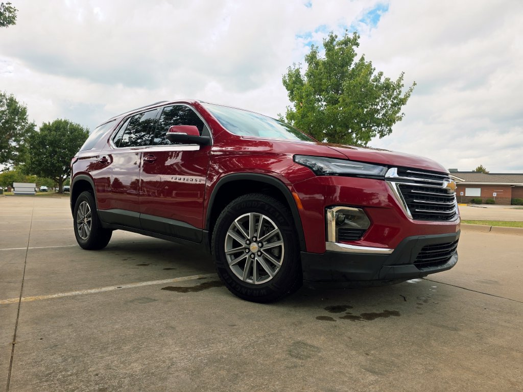 Used 2023 Chevrolet Traverse LT FWD image 7