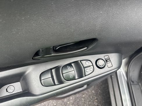 Used 2025 Nissan Kicks Play S FWD image 9