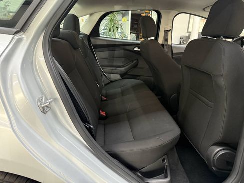 Used 2017 Ford Focus SE FWD image 15