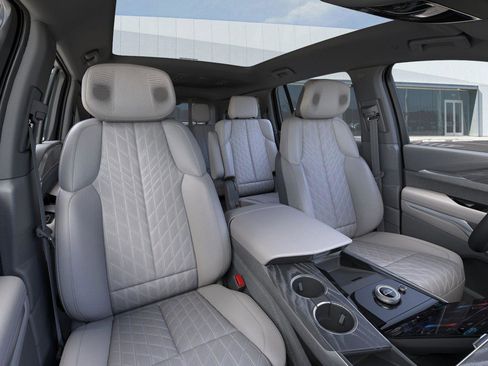 New 2025 Cadillac Escalade IQ Sport 1 w/ LPO, ONYX Package image 17