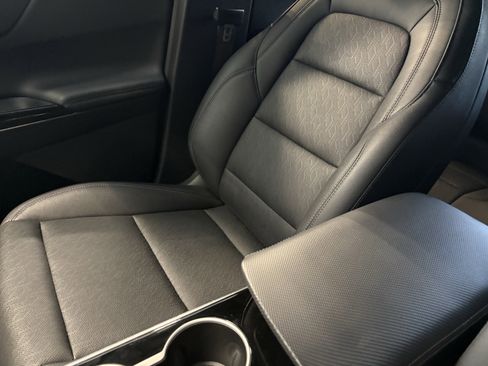 Used 2025 Chevrolet Equinox LT w/ Convenience Package II FWD image 17