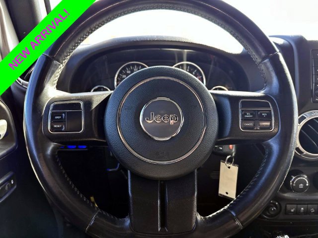 Used 2013 Jeep Wrangler Unlimited Sahara w/ Dual Top Group AWD/4WD image 13