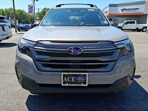 Used 2025 Subaru Forester Premium w/ Convenience Package #1 AWD/4WD image 2