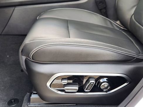 New 2025 Jeep Grand Cherokee L Overland w/ Luxury Tech Group IV image 19