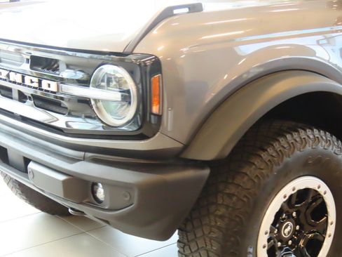 Used 2022 Ford Bronco Outer Banks w/ Sasquatch Package image 3