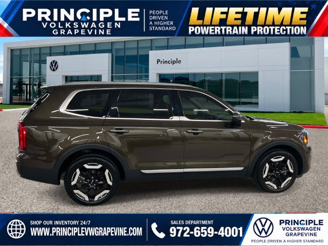 Used 2025 Kia Telluride S FWD image 4