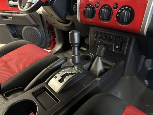 Used 2012 Toyota FJ Cruiser 4WD image 22