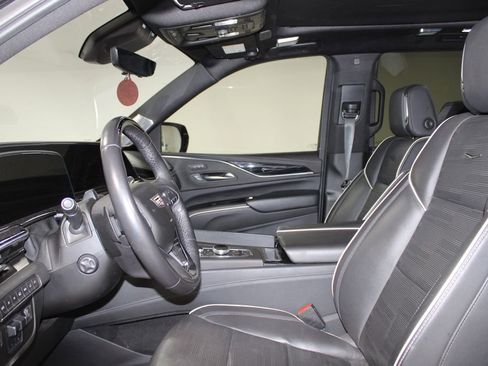 Used 2024 Cadillac Escalade Sport w/ Touring Package AWD/4WD image 18