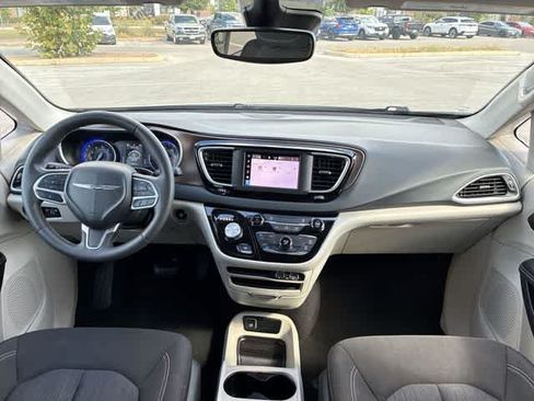 Used 2023 Chrysler Voyager LX FWD image 16