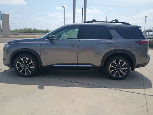 New 2026 Nissan Pathfinder Platinum image 3