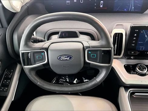 Used 2025 Ford Expedition Active AWD/4WD image 5