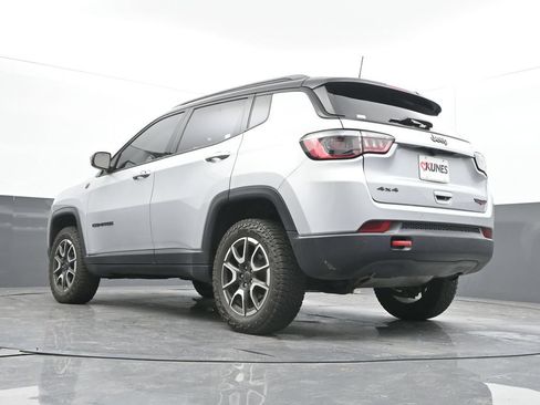 Used 2025 Jeep Compass Trailhawk AWD/4WD image 44