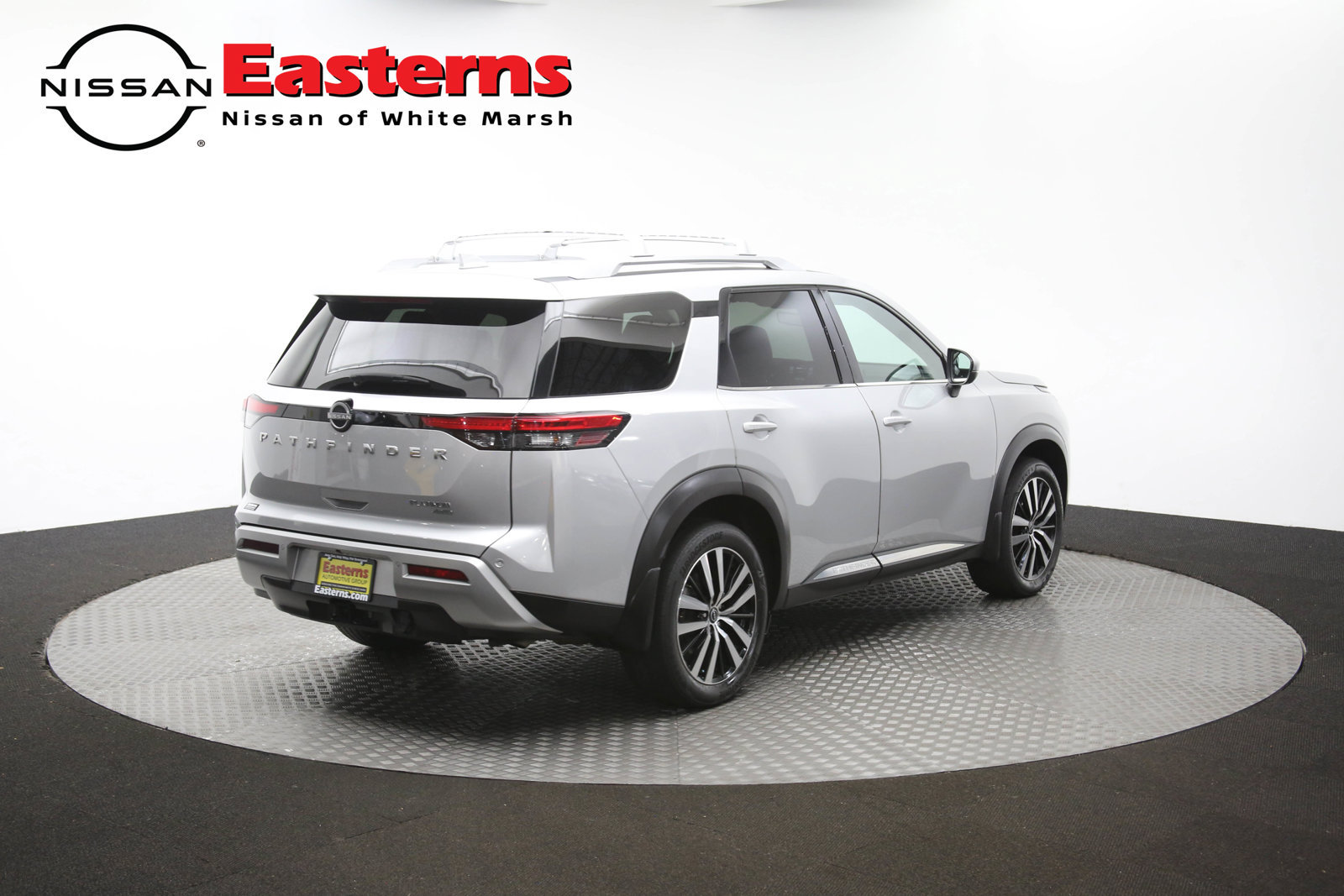 Used 2023 Nissan Pathfinder Platinum AWD/4WD image 39