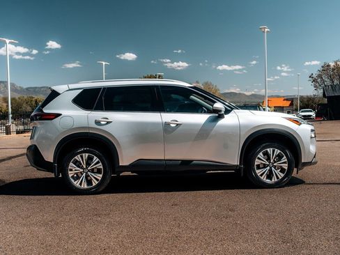 Used 2021 Nissan Rogue SV w/ Premium Package FWD image 8